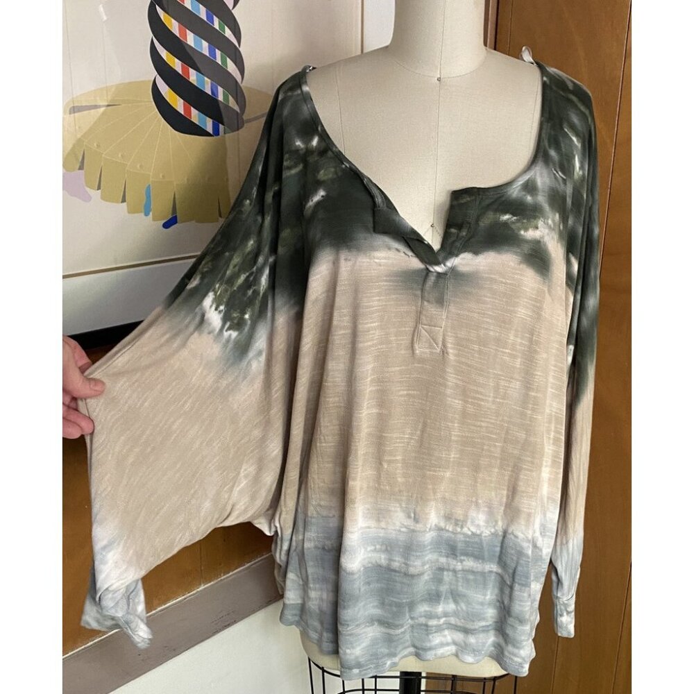 YOUNG FABULOUS and BROKE Ombre Tina Top Sz M Rayon batwing long sleeve Tie Dye